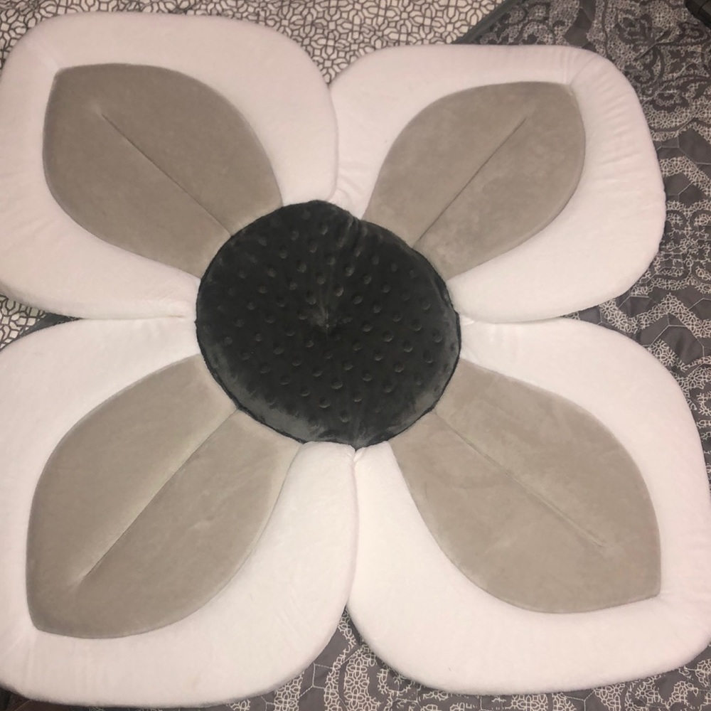 Blooming Baby Lotus Bath